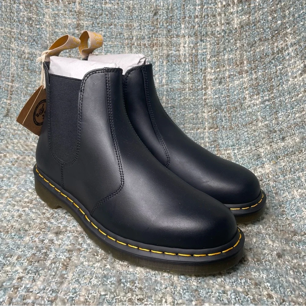 Dr. Martens Men's 2976 Vegan Chelsea Boot in Black Felix Rub Off - Picture 6 of 9